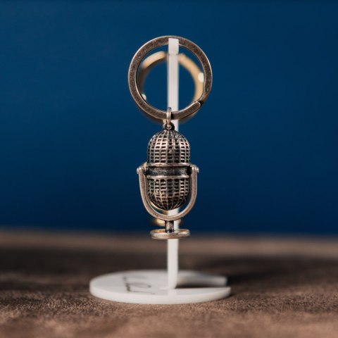 Brelok mikrofon z kolekcji Colibra x Pan Lektor (AP24/PAN/01)