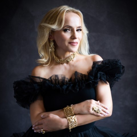 Ażurowy choker z motywem kwiatów i liści, z kryształkami Preciosa (C24/JES/08AU) Ażurowy choker z motywem kwiatów i liści, z kryształkami Preciosa (C24/JES/08AU)