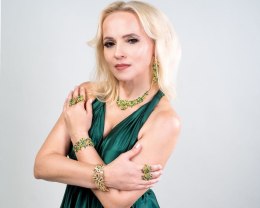 Kolia zielone kwiatuszki z kryształkami z kolekcji Blossom (C8157AU/Z)